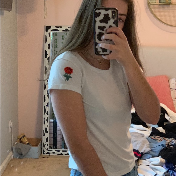 ✰ Brandy Melville/JGalt white t w/ Rose sleeve - Picture 2 of 3